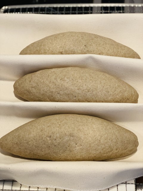 本日のパン；ライ麦パンの成型完成