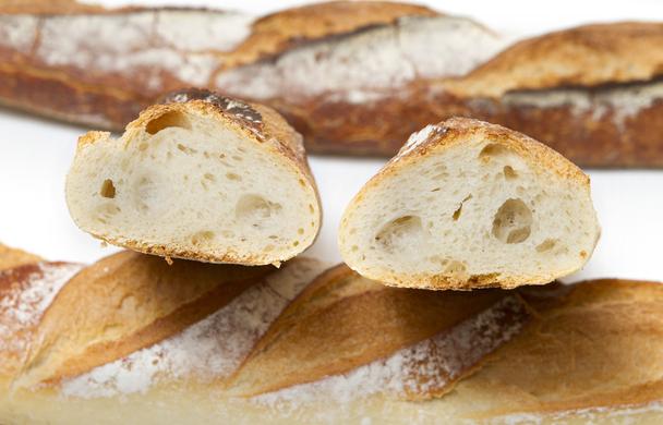 フランスの製パン法：バゲットと断面