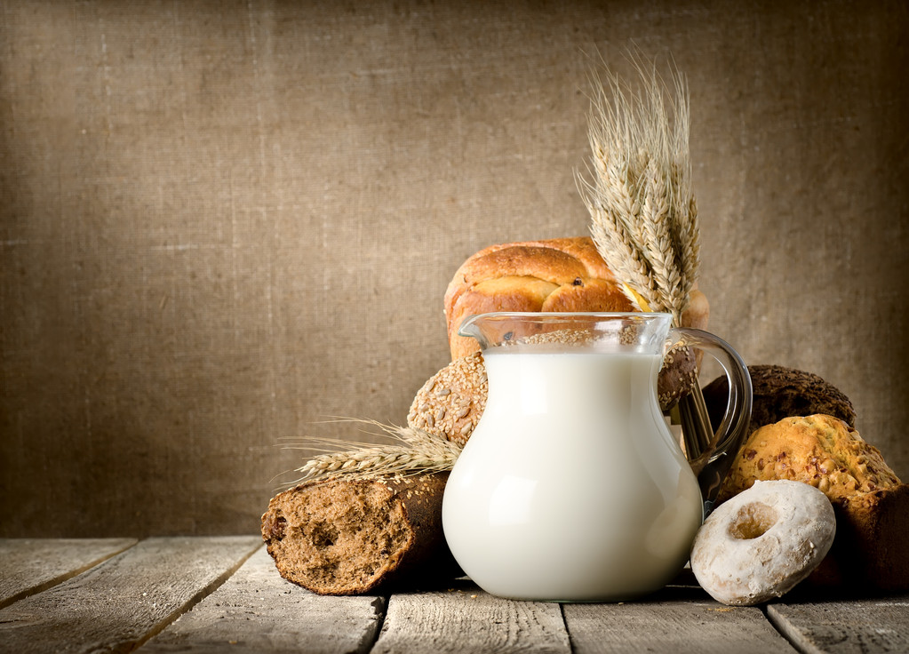 脱脂粉乳：パンと牛乳