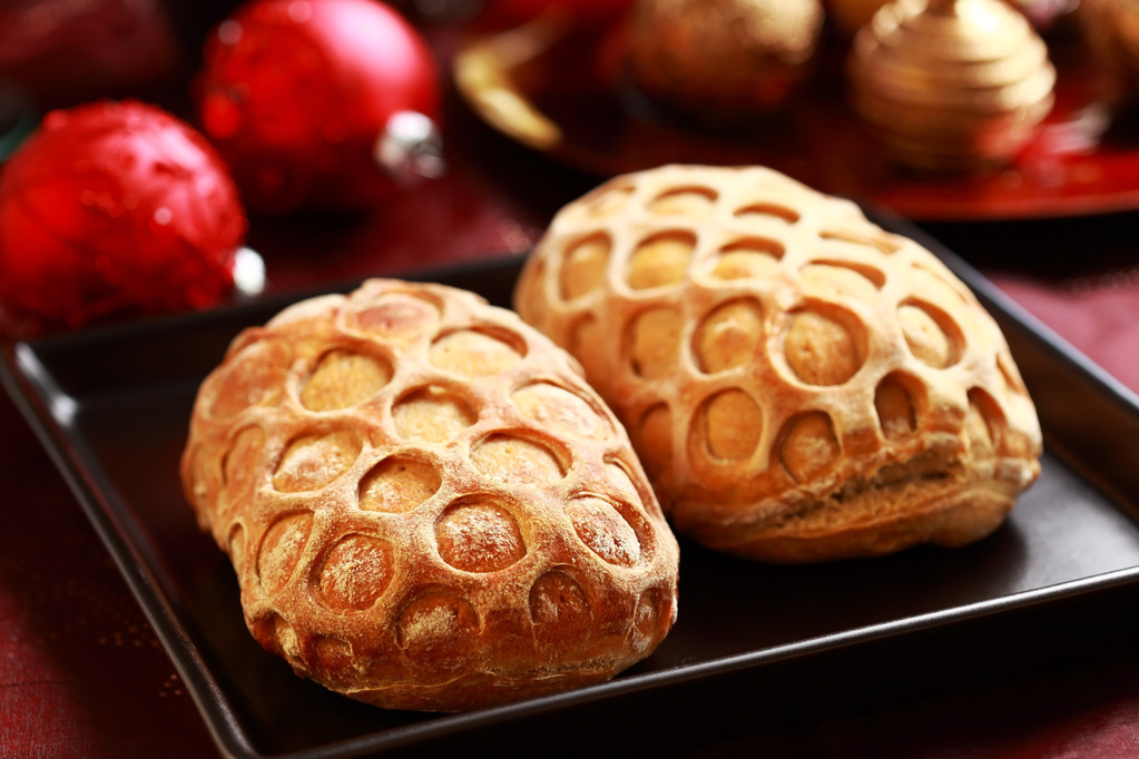 クリスマスのパン：パン包み（ヨーロッパ)