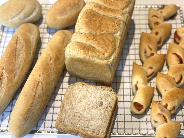 ベーコンエピ：本日のパン３種類